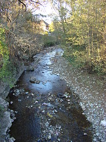 Râul Leuca traversând satul Lazuri