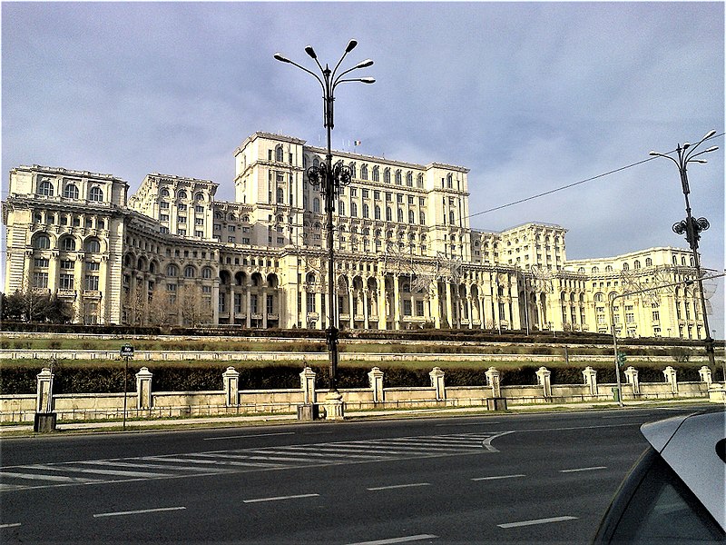 Fișier:Bucuresti, Romania. Cladirea Parlamentului Roman (Fosta Casa a Poporului).jpg