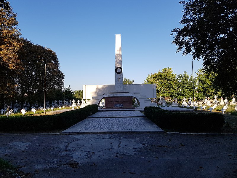 Fișier:Cimitirul Eroilor români (1916 - 1919), Focșani.jpg