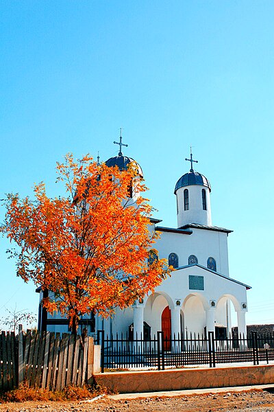 Fișier:Biserica Lastuni.JPG