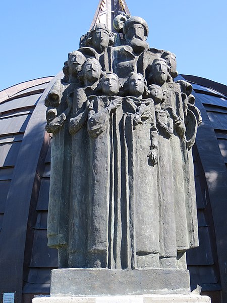 Fișier:Grupul statuar Familia Brâncoveanu3.jpg