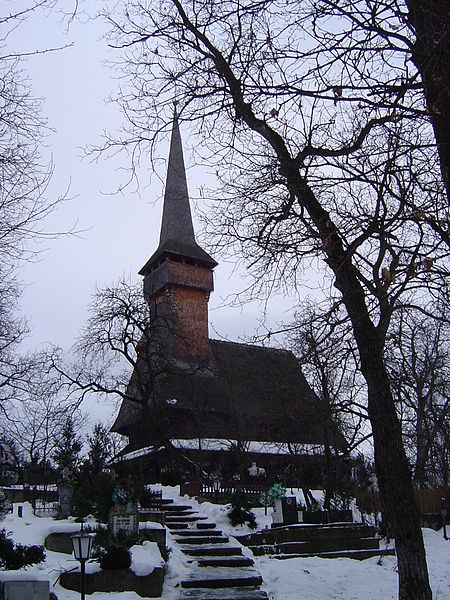 Fișier:Biserica de lemn din Desesti, 2006.JPG