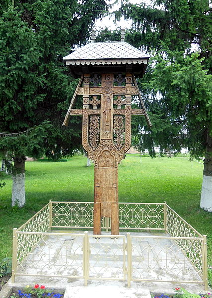 Fișier:Troita - Manastirea Zamfira.JPG