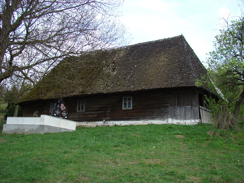 Fișier:Biserica de lemn din Spalnaca1.jpg