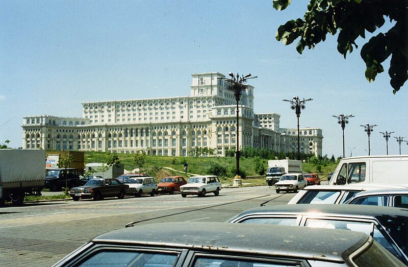 Fișier:București The Presidential Palace. May 1996 (3993876724).jpg