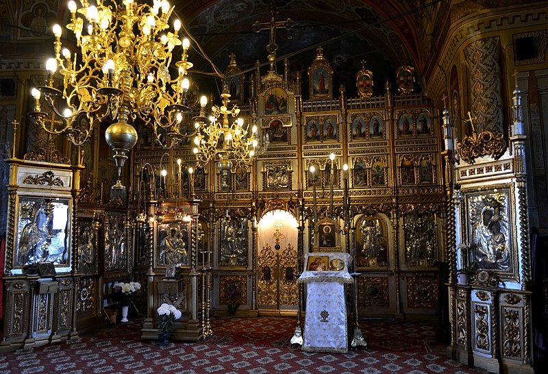 Fișier:Interior- manastirea tiganesti.JPG