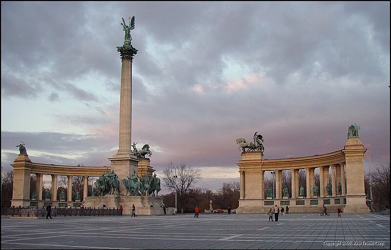 Fișier:Budapest Heros Square 01.jpg