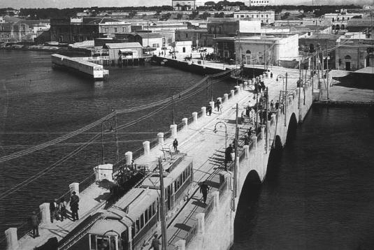 File:Ponte Porta Napoli Taranto 1935.jpg