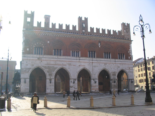 File:Palazzo gotico.jpg