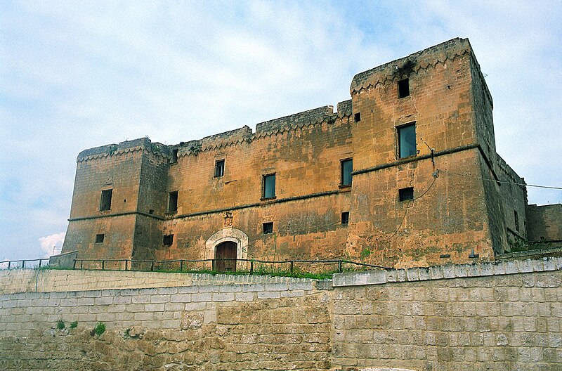 File:Castello palagianello.jpg