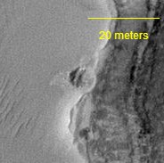 Кратер Спутник, снятый с орбиты аппаратом MRO, камерой выcкого разрешения HiRISE.