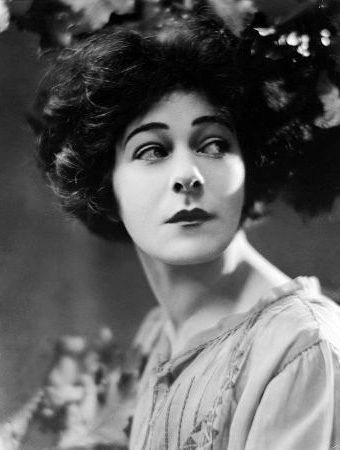 Файл:Alla-Nazimova-1921.jpg