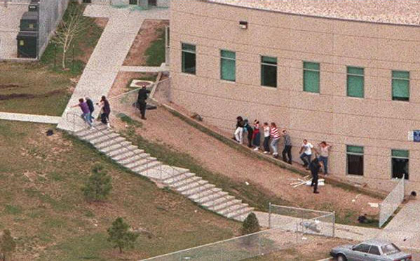 Файл:Evacuating Columbine.jpg