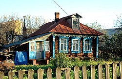 Старый дом в селе (Центральная улица, 10)