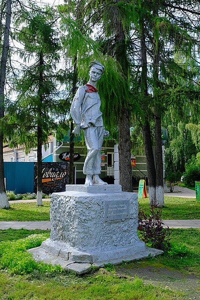 Файл:Pavel Morozov monument in Glazov.jpeg