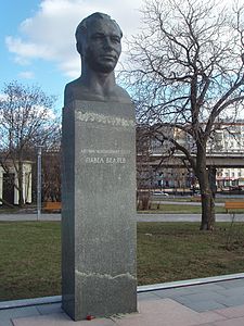 Памятник Павлу Беляеву на Аллее Космонавтов в Москве
