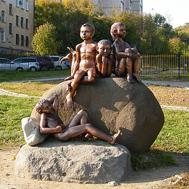 Скульптура «Счастливое детство»