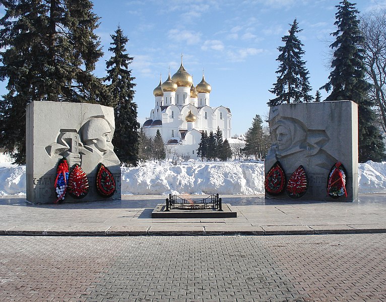 Файл:Eternal Flame in Yaroslavl 01.JPG