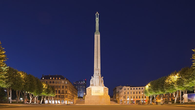 Файл:Monumento a la Libertad, Riga, Letonia, 2012-08-07, DD 18.jpg