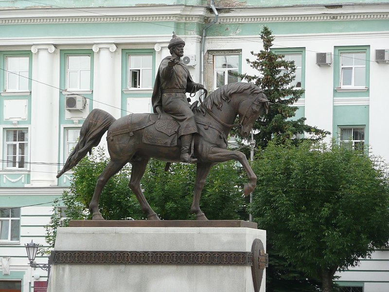 Файл:Памятник Михаилу Ярославичу в Твери.jpg