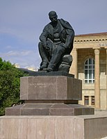 Памятник Джалилу Мамедкулизаде в городе Нахичевань. Скульптор Мир-Али Мир-Касимов