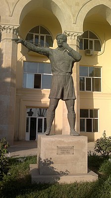 Памятник в 2014 году перед зданием учебно-тренировочного центра, рядом с Республиканским стадионом