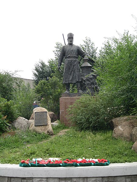 Файл:Beketov monument Chita.JPG