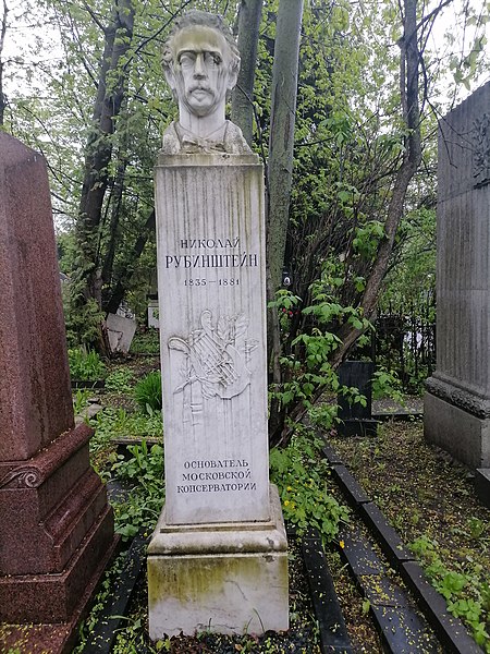 Файл:Tomb of N. Rubinshtein.jpg