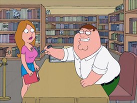 Питер хочет расписаться на груди женщины, раздавая автографы любителям его книг