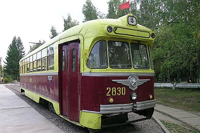 Трамвайный вагон РВЗ-6. Вид спереди справа