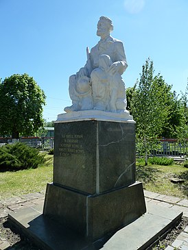 Памятник Тургеневу-охотнику на ж/д вокзале ст. Орёл