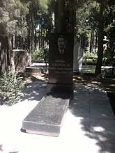 Могила Азизбекова на Аллее почётного захоронения в Баку