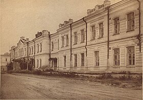 Фотография начала XX века с изображением здания Омской школы прапорщиков