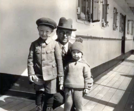 Август Линдстедт с сыновьями. 1930-е годы