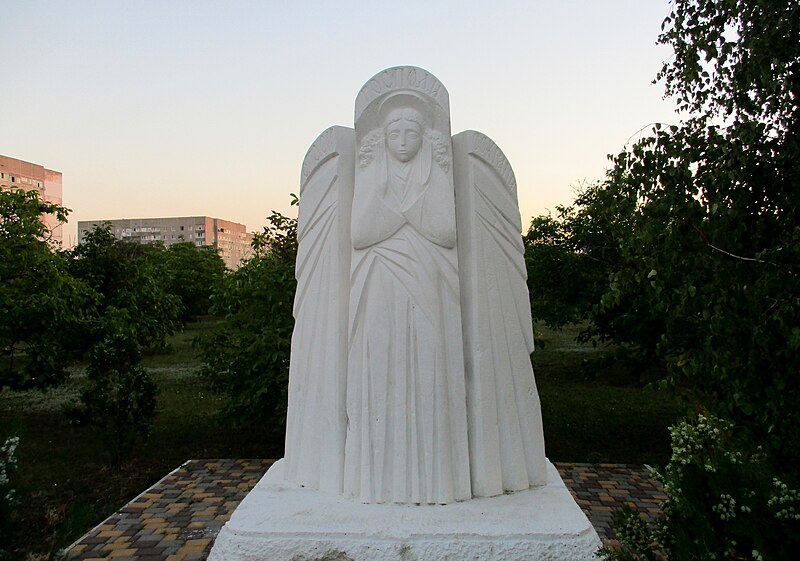 Файл:Memorial sign "Grieving Angel" in memory of the victims of the Holodomor in Ukraine, Yuzhnoukrainsk.JPG