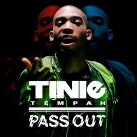 Обложка сингла Тайни Темпа «Pass Out» ()