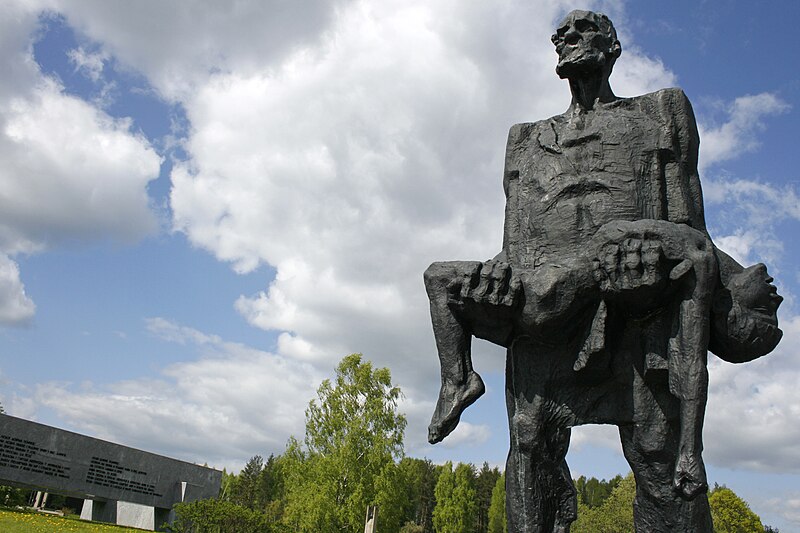 Файл:Khatyn Memorial, Belarus.JPG