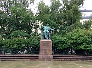 Памятник П. И. Чайковскому у здания консерватории в Москве автор — В. Мухина