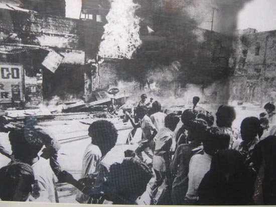 सञ्चिका:Sikh-riot-2.jpg