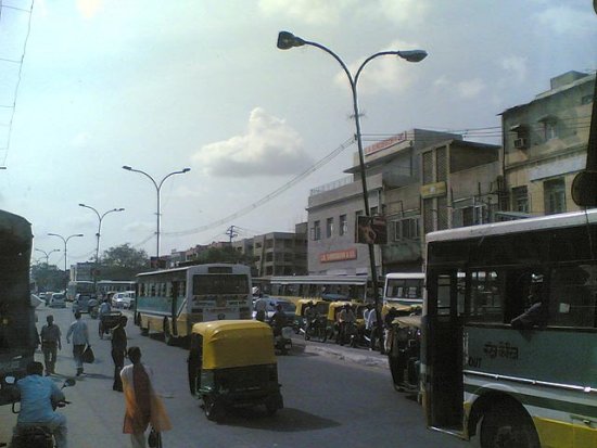 ගොනුව:Busy road.jpg