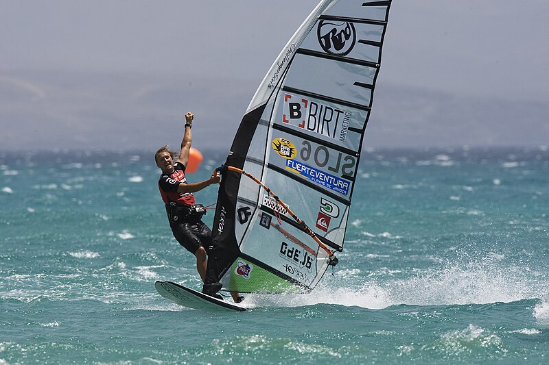 Slika:Tine Slabe-windsurfing.jpg