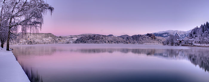 Blejsko jezero v zimskem jutru