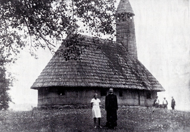 Црква-брвнара свете Петке у Сјеничаку из 1715 (Кордун, Хрватска)