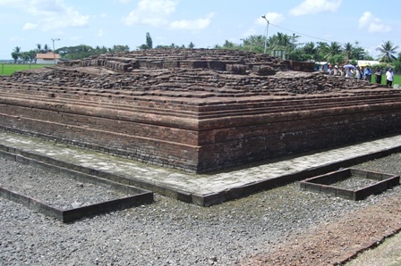 Gambar:Candi Batujaya.jpg