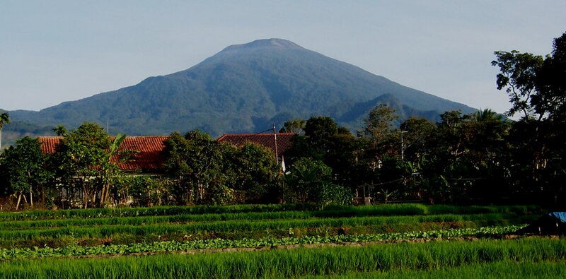 Gambar:Gunung Cereme.jpg