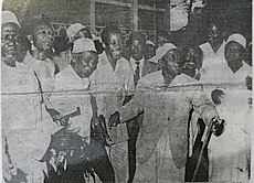 Kutoka kushoto: Mwinjuma Mwinyikambi, Max Mbwana, Julius Nyerere na Mshume Kiyate Uchaguzi Mkuu wa 1962.