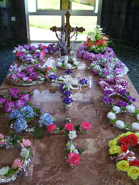 Faili:Nyerere grave.jpg