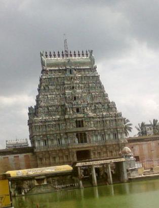 படிமம்:Tiruvarur temple gopuram.JPG