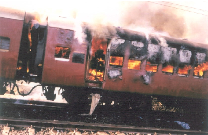 படிமம்:Godhra Train Burning Image.jpg