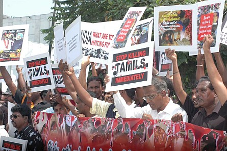 படிமம்:Malaysia Tamil Protest 2009 02 06.jpg